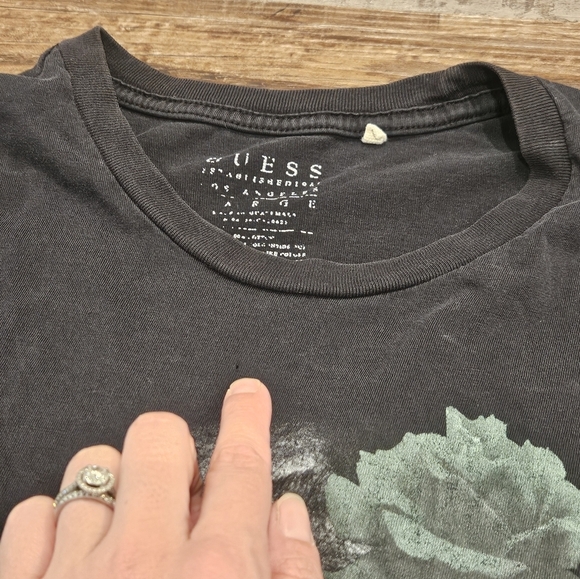 Guess Men Large Skull Grunge Skull Roses Black Goth Graphic Short Sleeve Tee - Picture 6 of 8